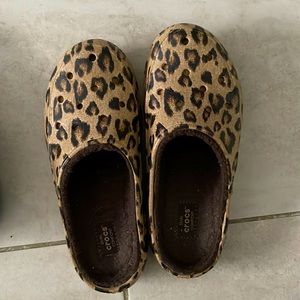 💗50% SALE💗 Cheetah leopard print fuzzy croc